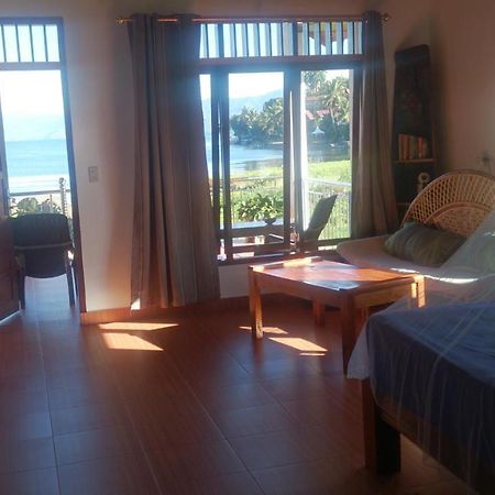 トゥクトゥク Toba Sunset Bed & Breakfast エクステリア 写真