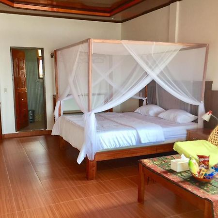 トゥクトゥク Toba Sunset Bed & Breakfast エクステリア 写真