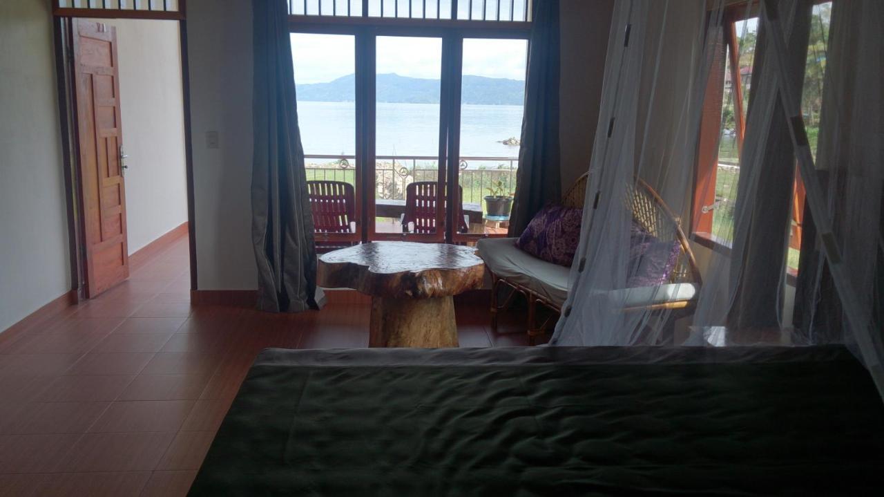 トゥクトゥク Toba Sunset Bed & Breakfast エクステリア 写真