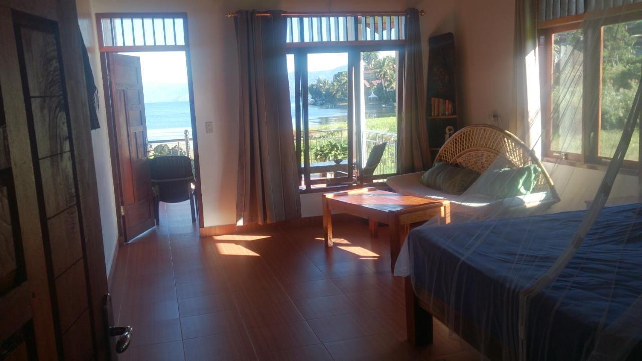 トゥクトゥク Toba Sunset Bed & Breakfast エクステリア 写真