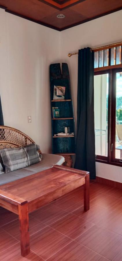 トゥクトゥク Toba Sunset Bed & Breakfast エクステリア 写真