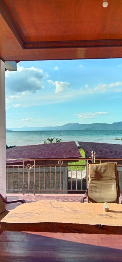 トゥクトゥク Toba Sunset Bed & Breakfast エクステリア 写真