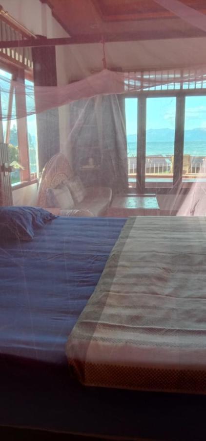 トゥクトゥク Toba Sunset Bed & Breakfast エクステリア 写真