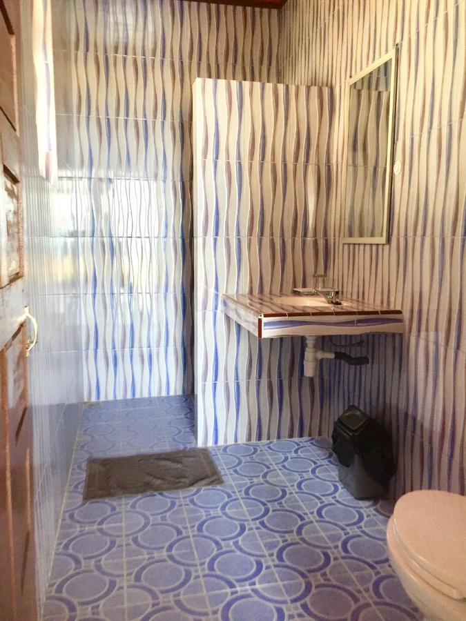 トゥクトゥク Toba Sunset Bed & Breakfast エクステリア 写真