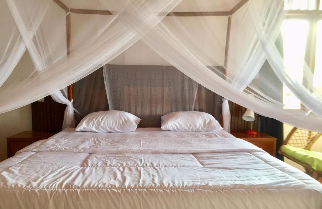 トゥクトゥク Toba Sunset Bed & Breakfast エクステリア 写真