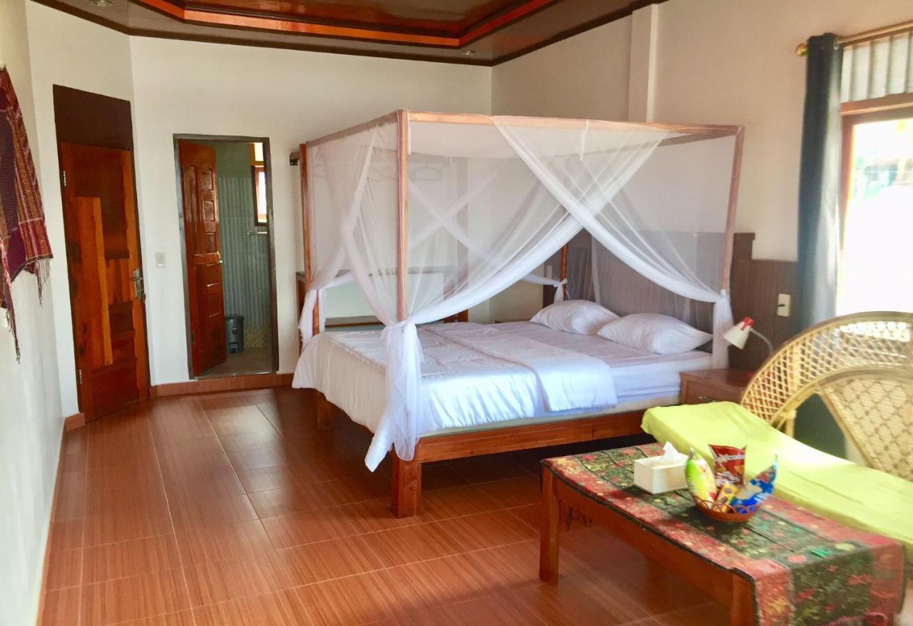 トゥクトゥク Toba Sunset Bed & Breakfast エクステリア 写真
