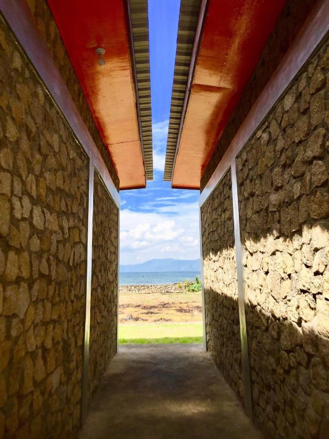トゥクトゥク Toba Sunset Bed & Breakfast エクステリア 写真