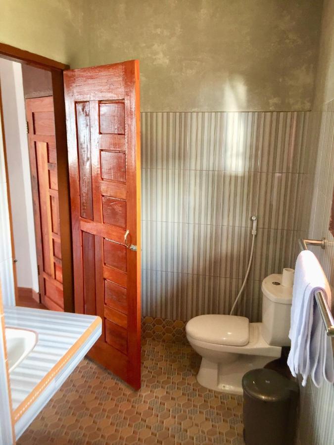 トゥクトゥク Toba Sunset Bed & Breakfast エクステリア 写真