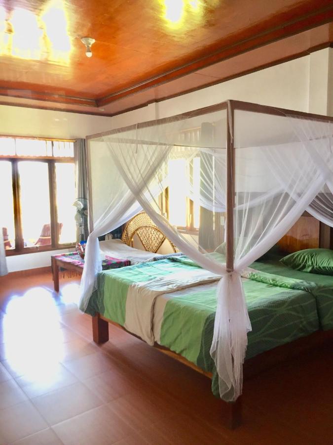 トゥクトゥク Toba Sunset Bed & Breakfast エクステリア 写真