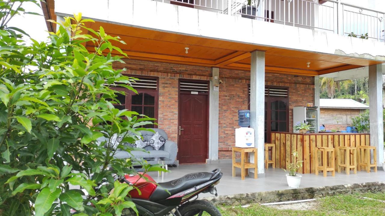 トゥクトゥク Toba Sunset Bed & Breakfast エクステリア 写真